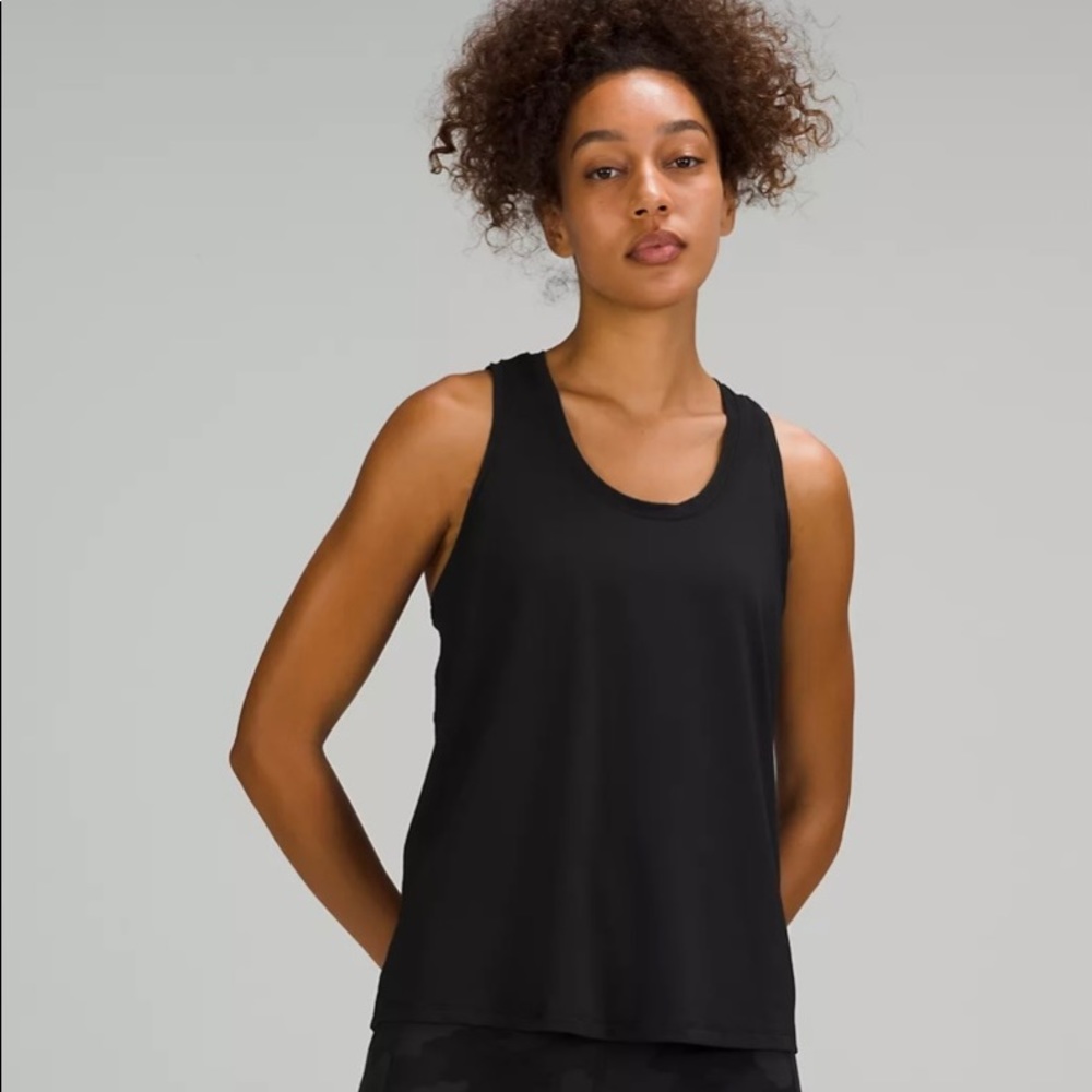 Lululemon - Essential Tank Train